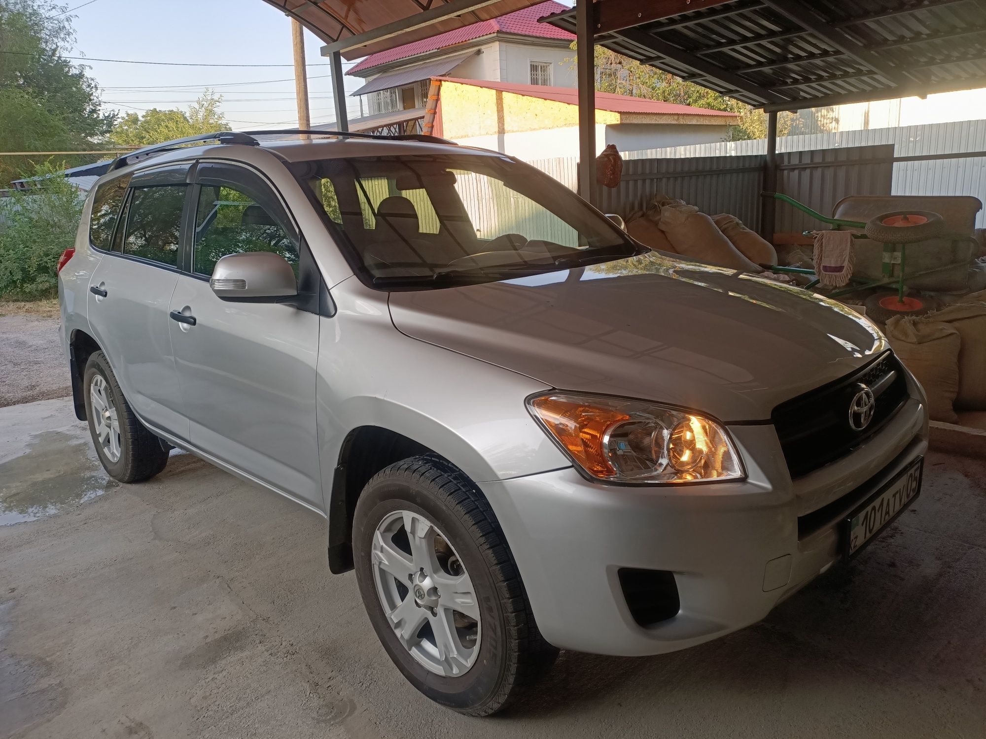 Продам срочно RAV4