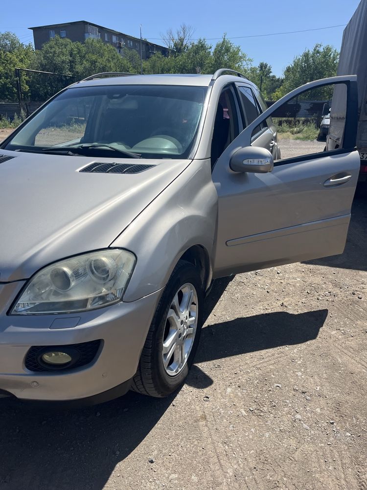 Продам мерса ML350 164 кузов 2006 года