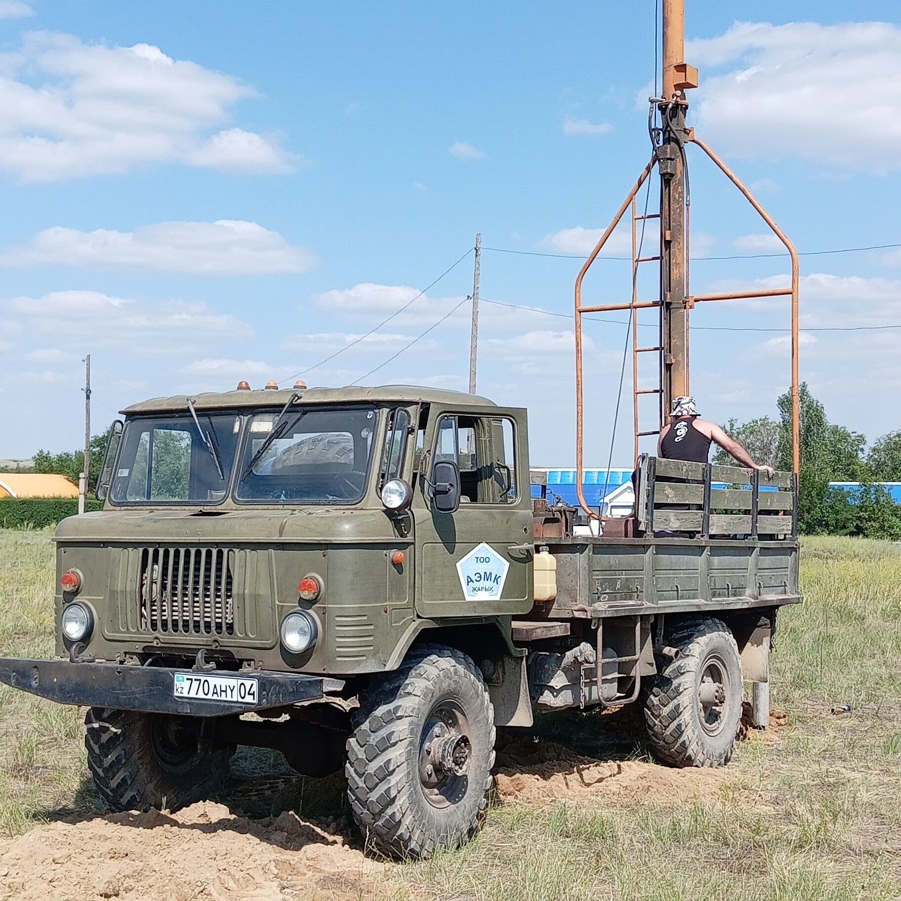 Услуги ямобура, бурение лунок под линии ЛЭП.