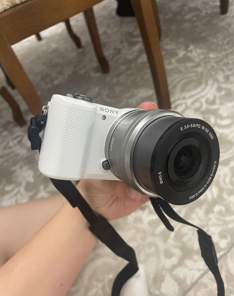 Sony Alpha, Цифровой фотоаппарат a5000