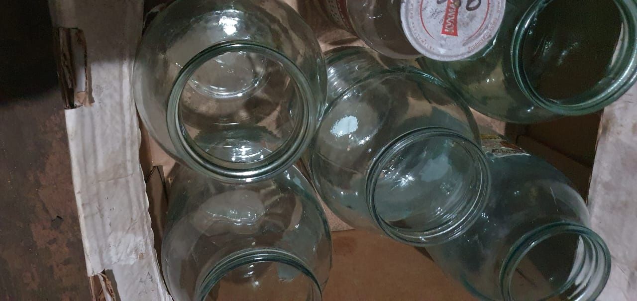 Банки стеклянные от 0,1 литра до 3 литровых продам. Много .