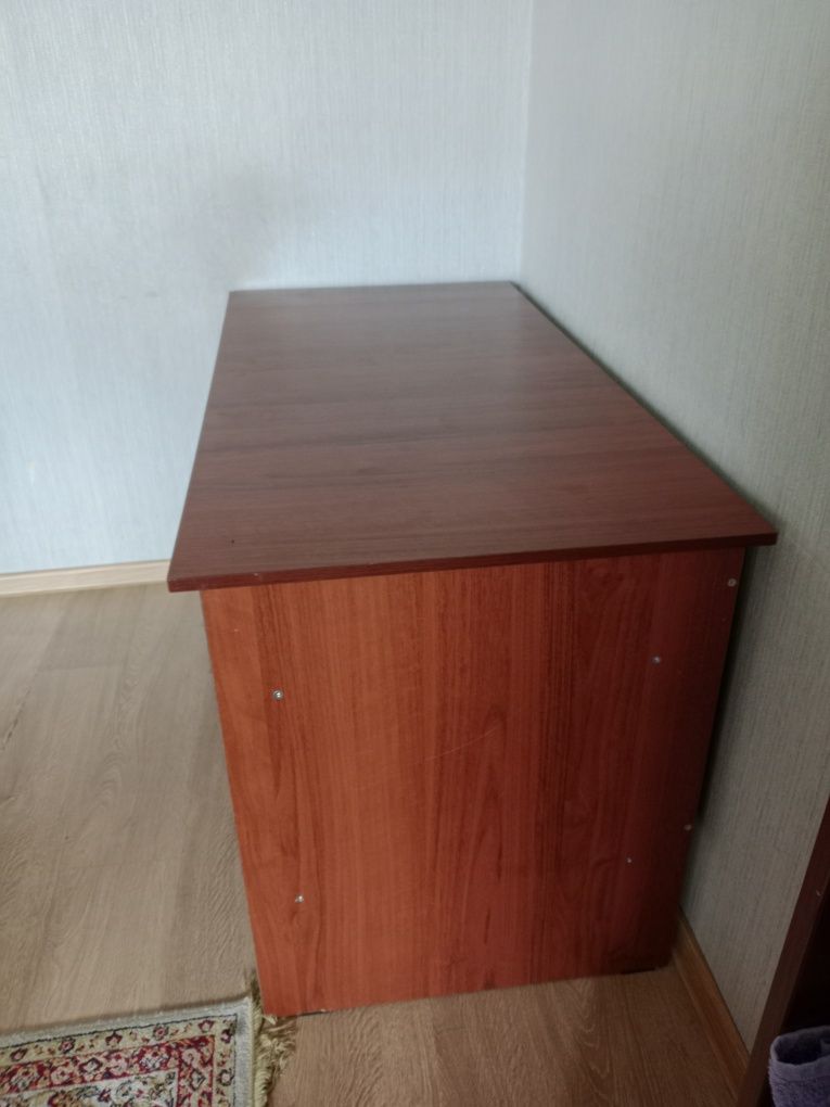 Продам стол офисный