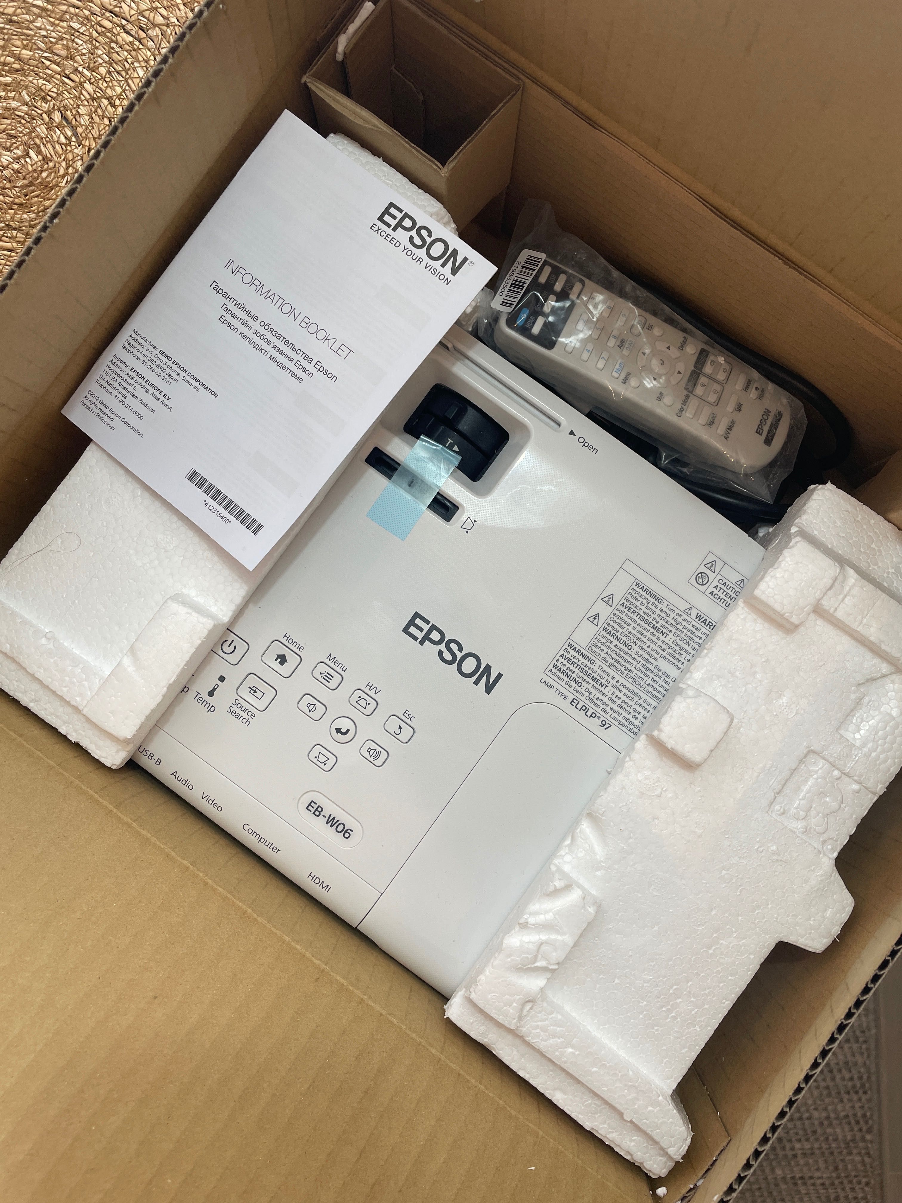 Проектор профессиональный Epson EB-W06 новый
