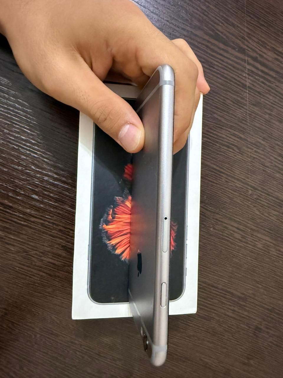 Продам Iphone 6s