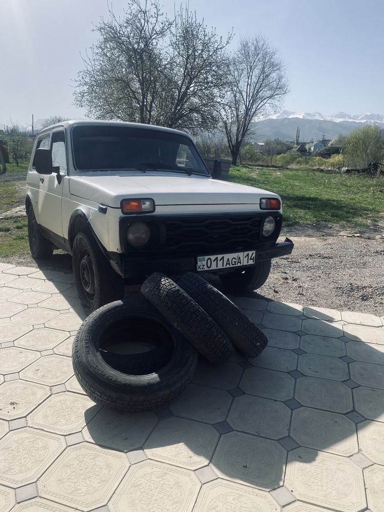 Mersedes Benz C124 Coupe Vaz Niva