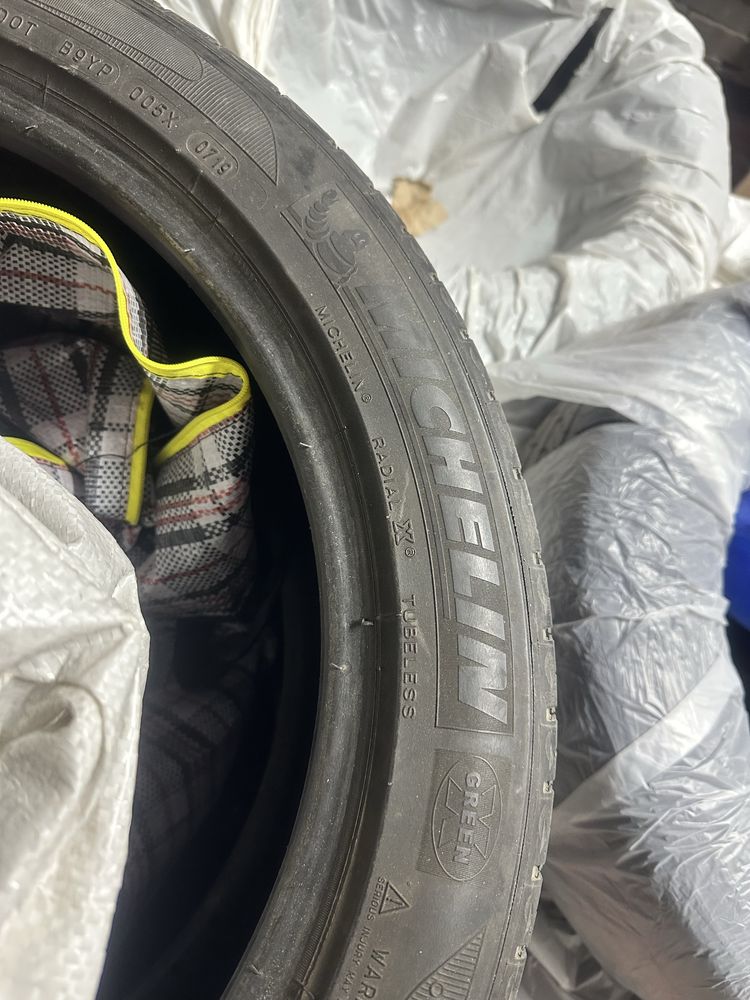 Продам летние Шины 245/45/19 бу. В нормальном состоянии !
