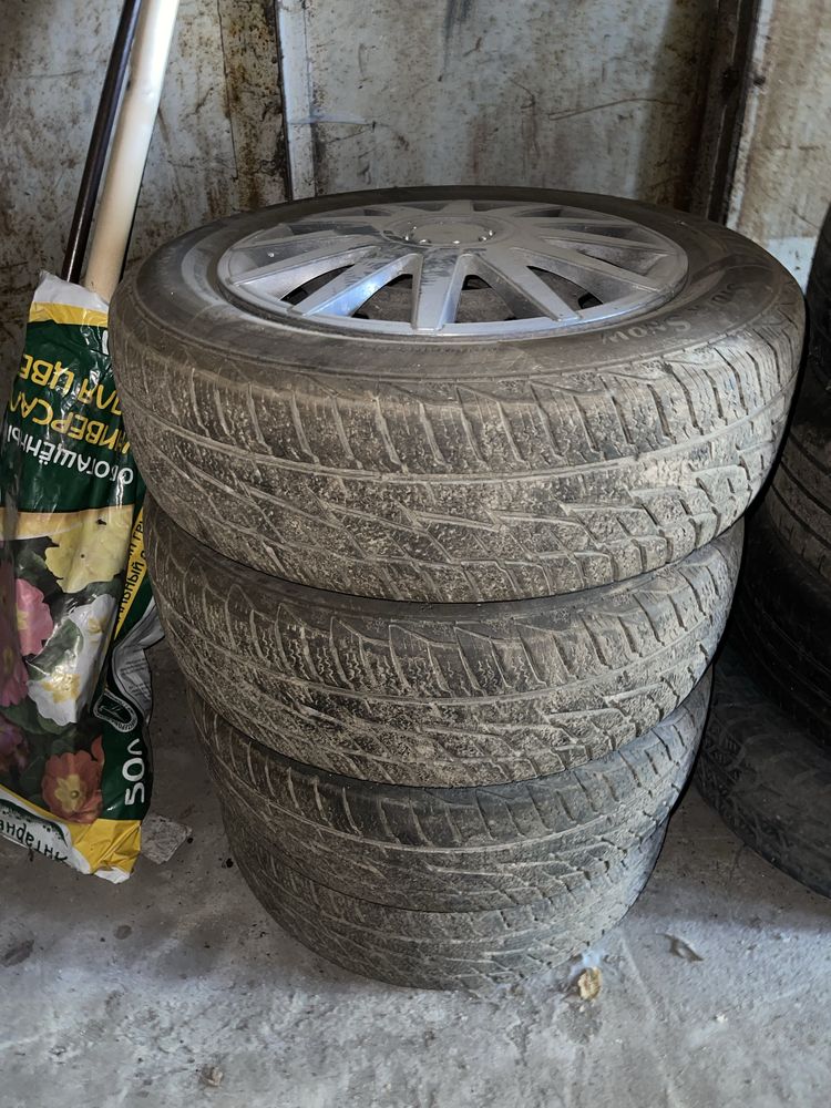 Продам шины с железными дисками