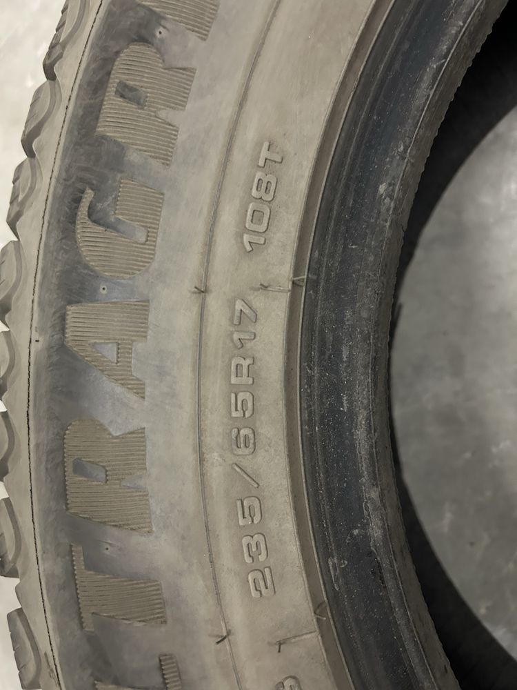 Зимние шины Goodyear 235/65 R17
