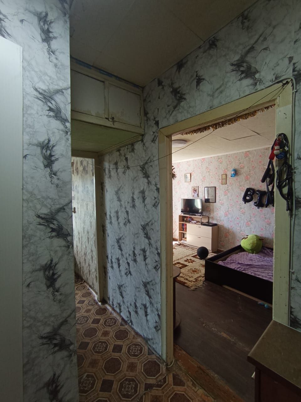 Продам квартиру новаторов 3