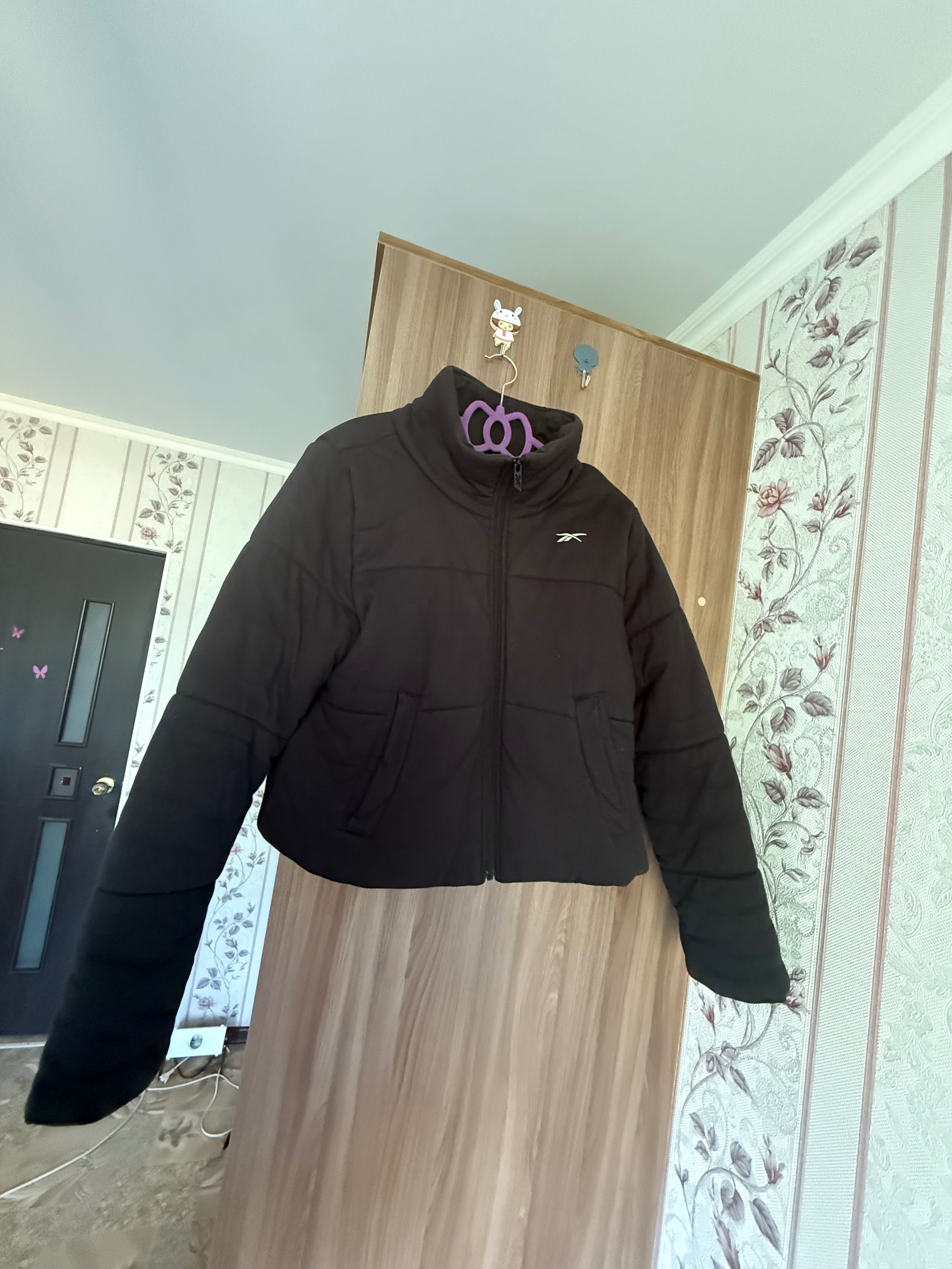 Продаю срочно куртку Reebok размер S