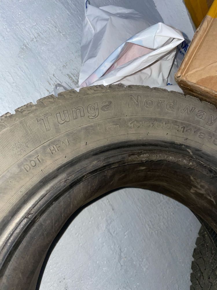 Срочно продаю зимние шины 4шт