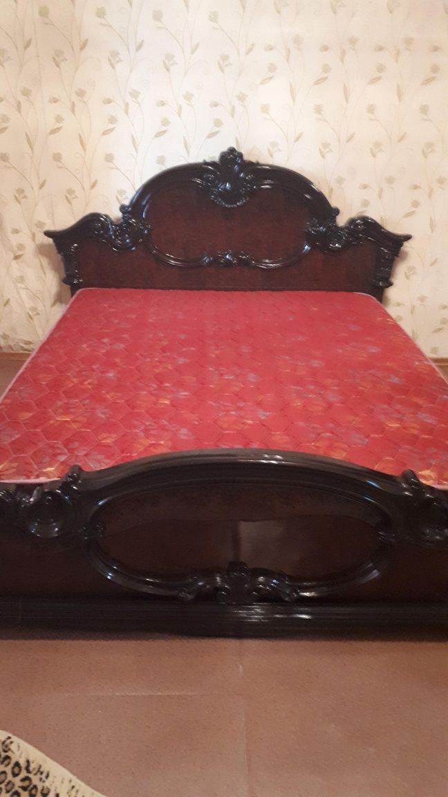 Спальный гарнитур