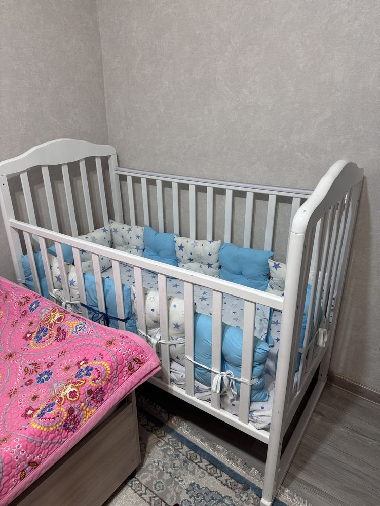 Продам манеж с бортиками вместе.