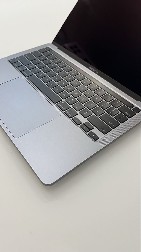 MacBook Pro 13’’ (2022, 8gb RAM, 256gb SSD)