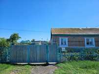 Продается трехкомнатная квартира в двухквартирном доме