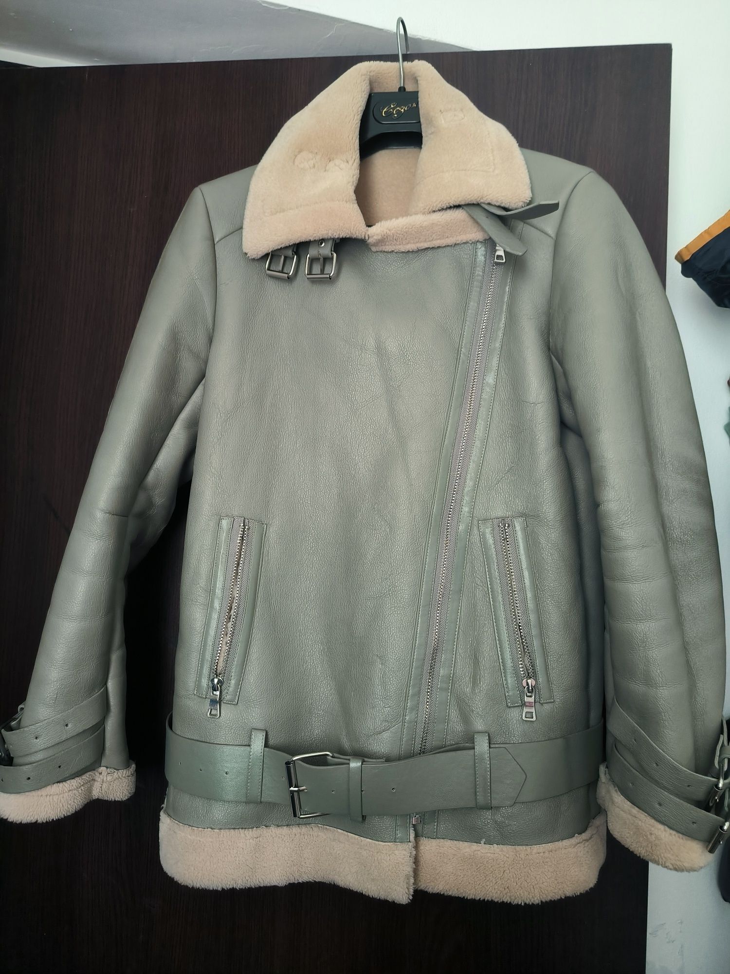 Продам дублёнку женскую тёплую