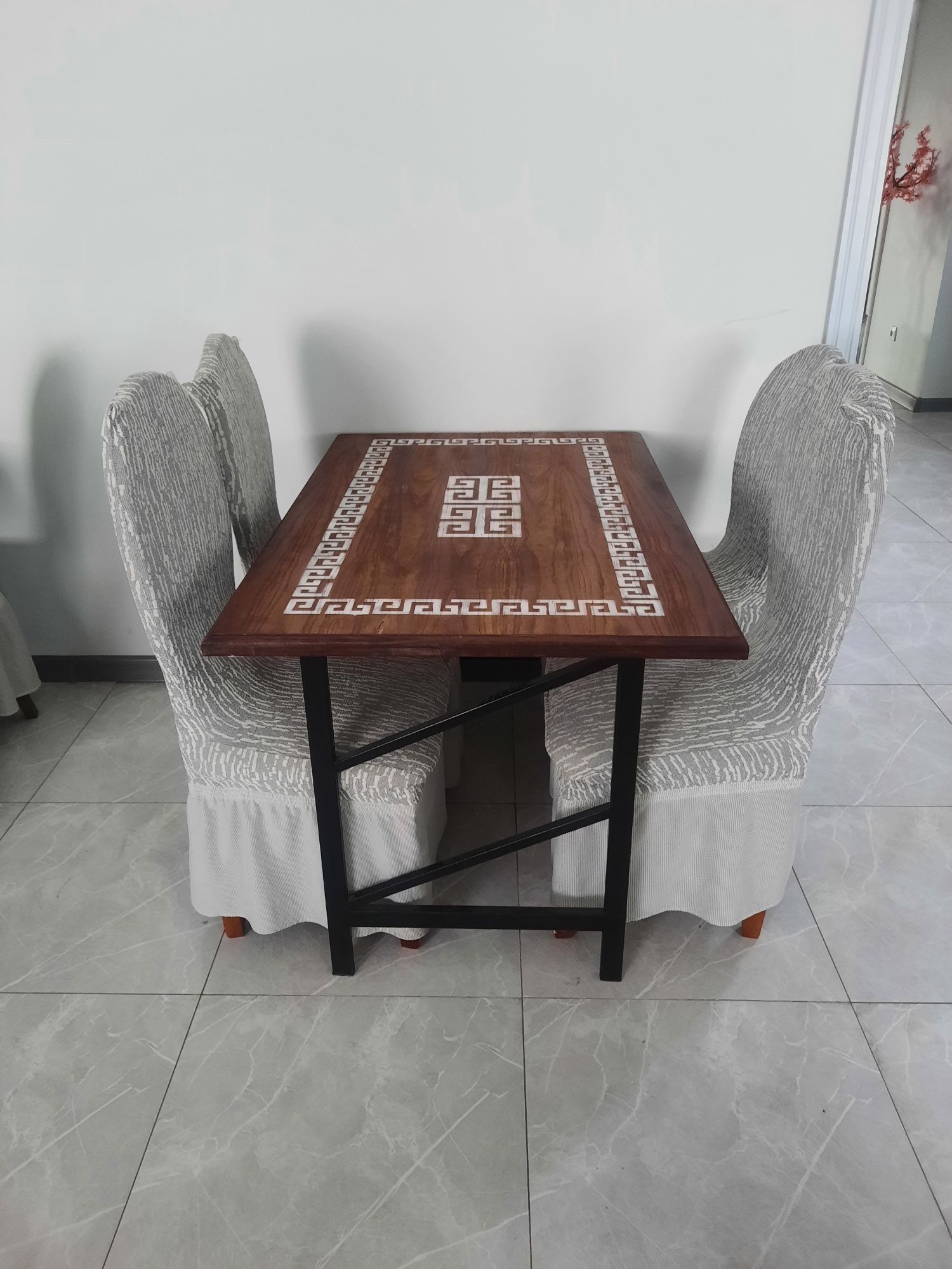 Срочно продам столы со стульями!