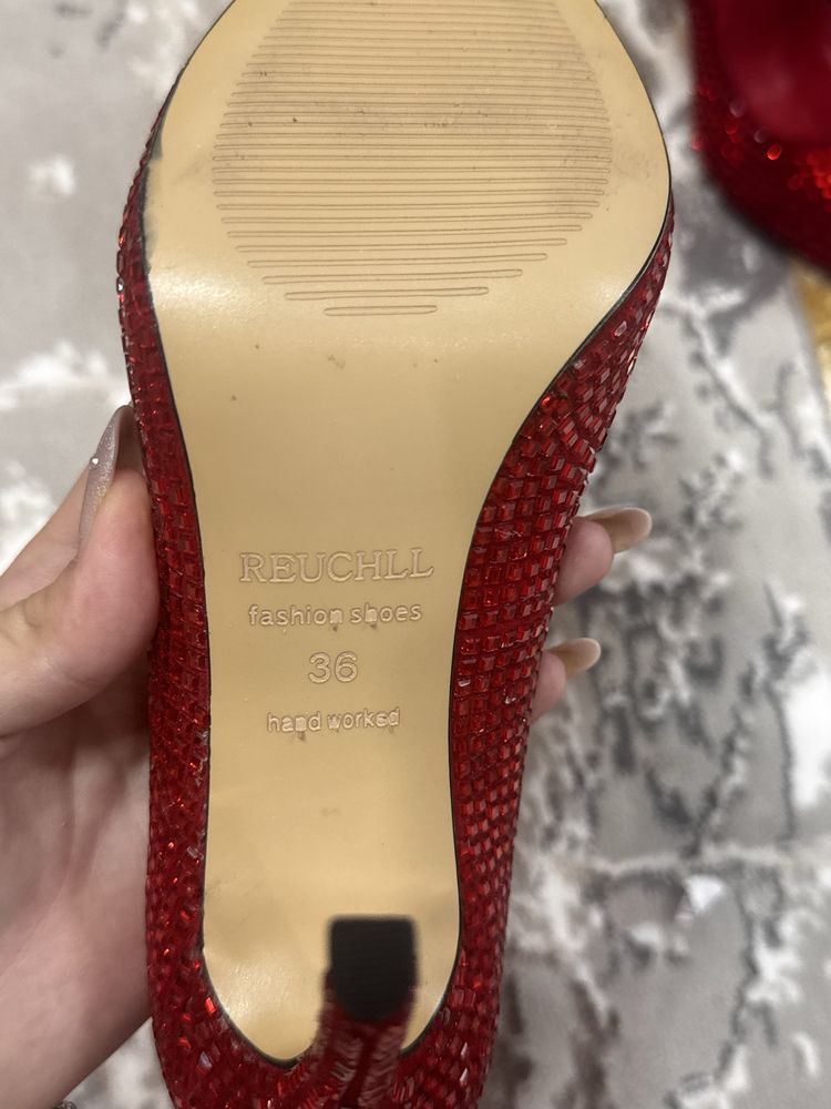 Продам туфли REUCHLL