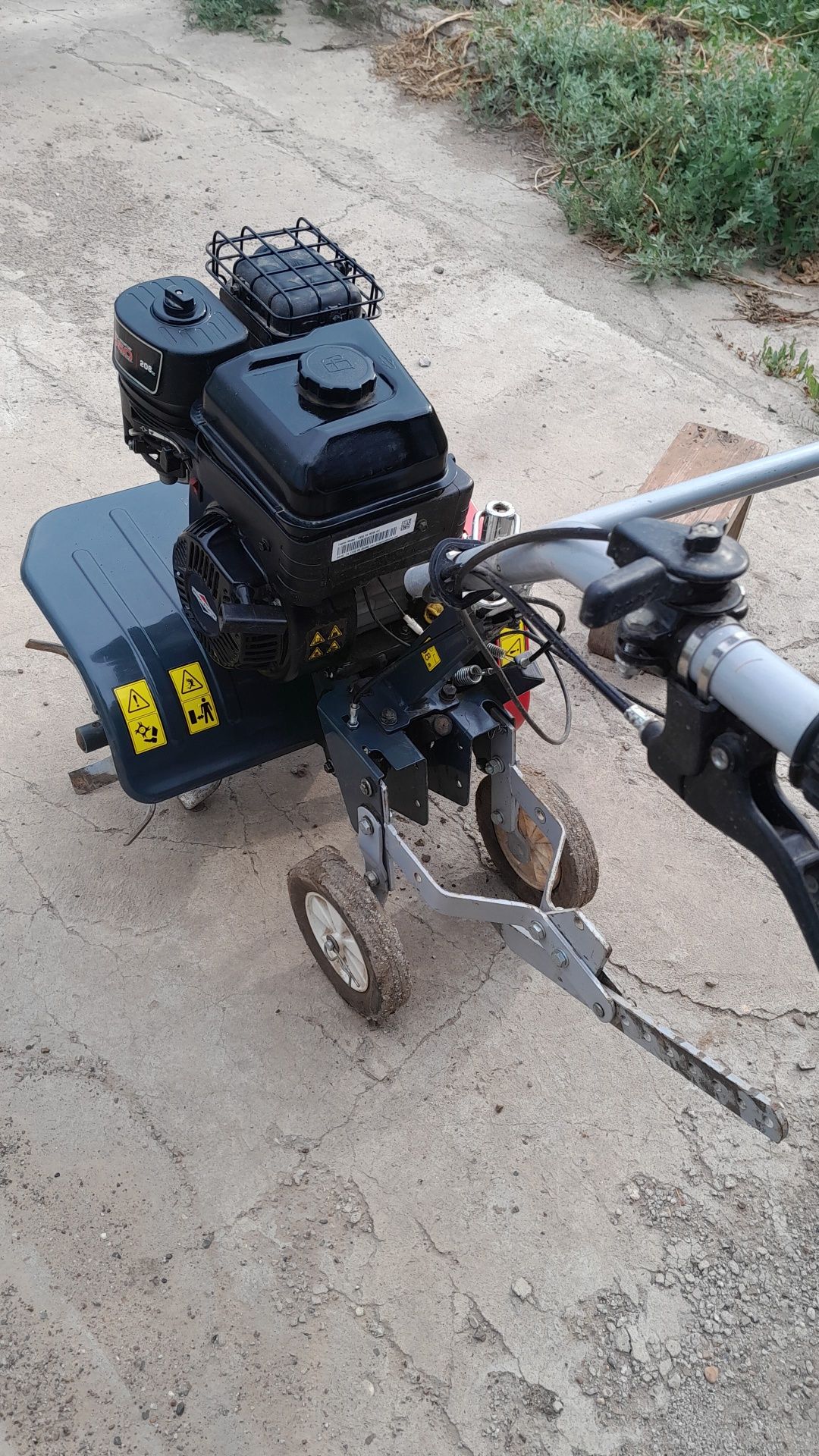 Продаю культиватор б/у  STERWINS PT208 с бензиновым двигателем B&S 950