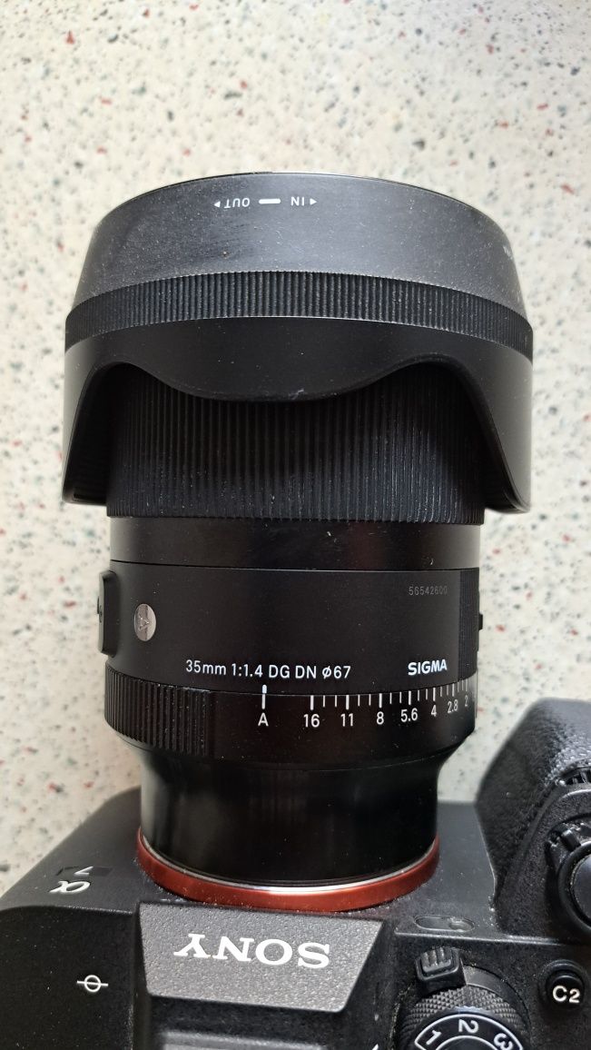 Продам беззеркальную камеру Sony a7 lV