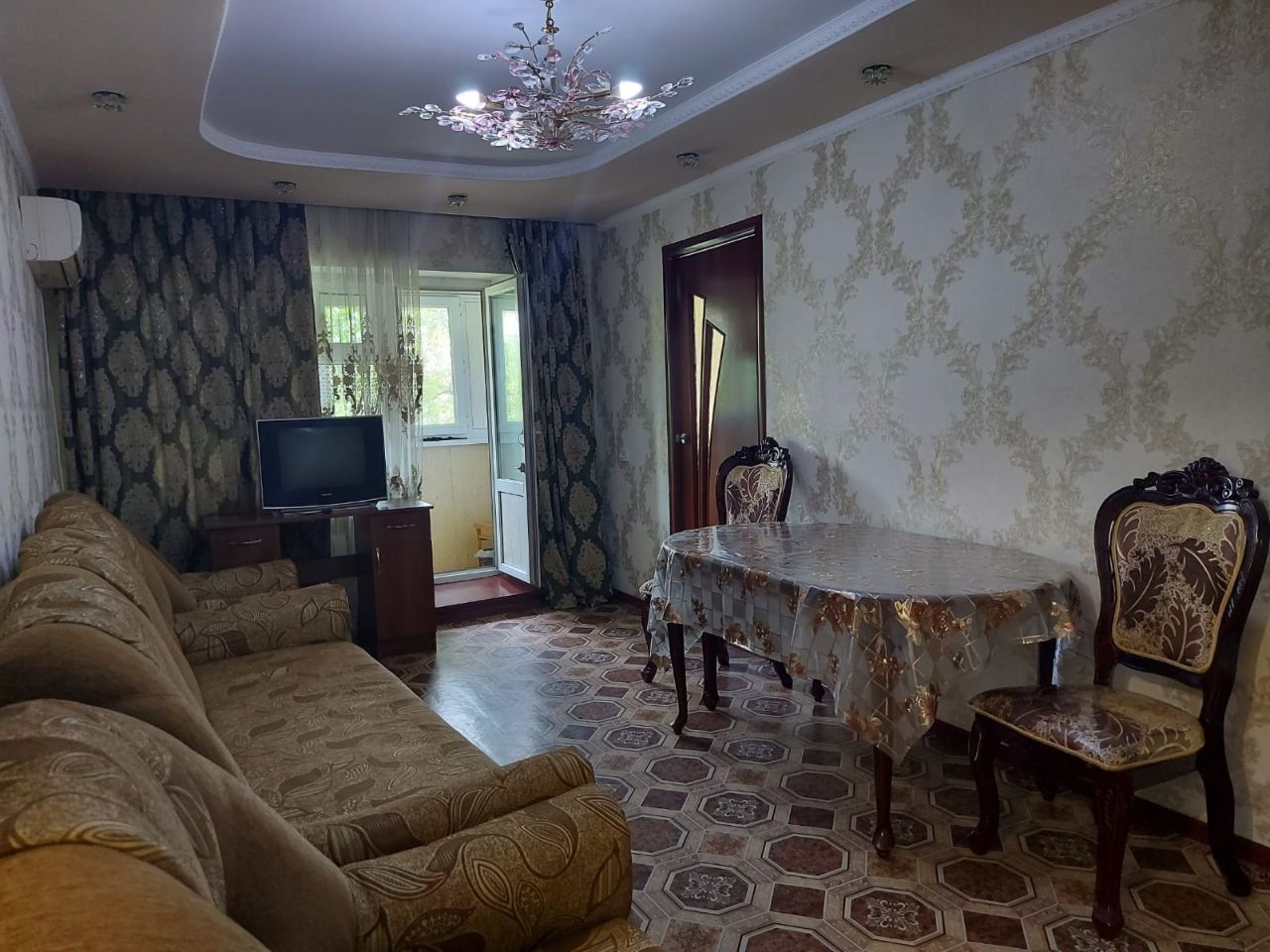Продается 3-х комнатная квартира в районе Запада