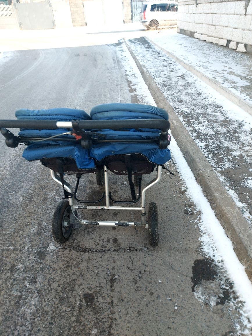 Коляска для двойни