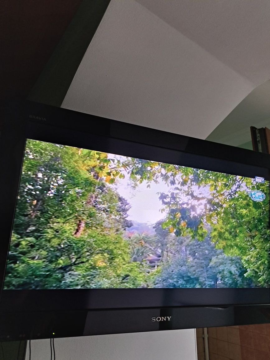 Телевизор Sony в рабочем состоянии