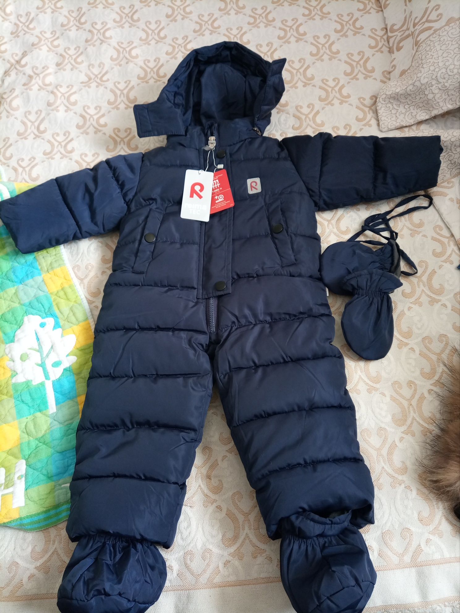 Продам детский комбинезон