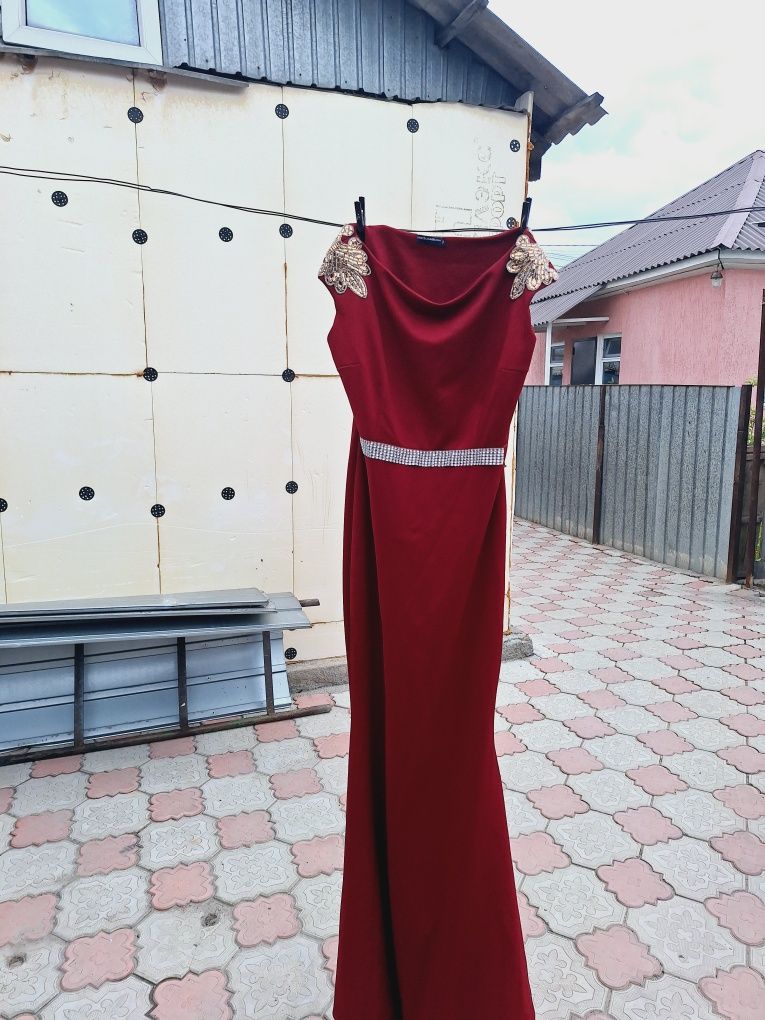 Продам красивые вечерние платья
