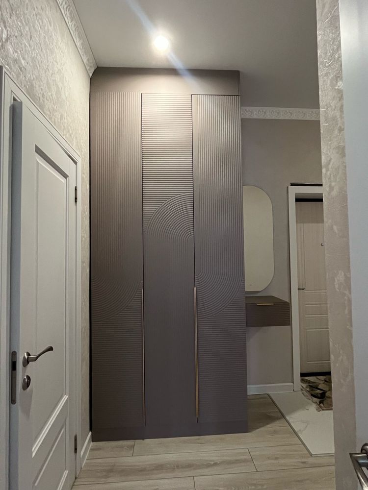 Продам новый Шкаф в прихожую
