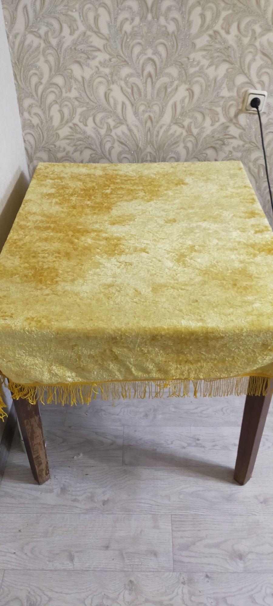 Продам плюшевую скатерть