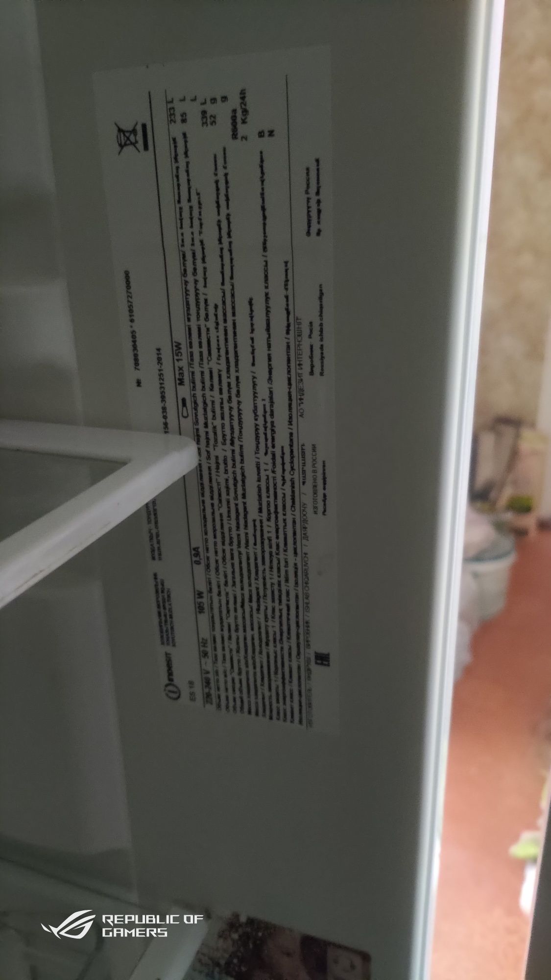 Продам холодильник Indesit на зап.части,разбор.
