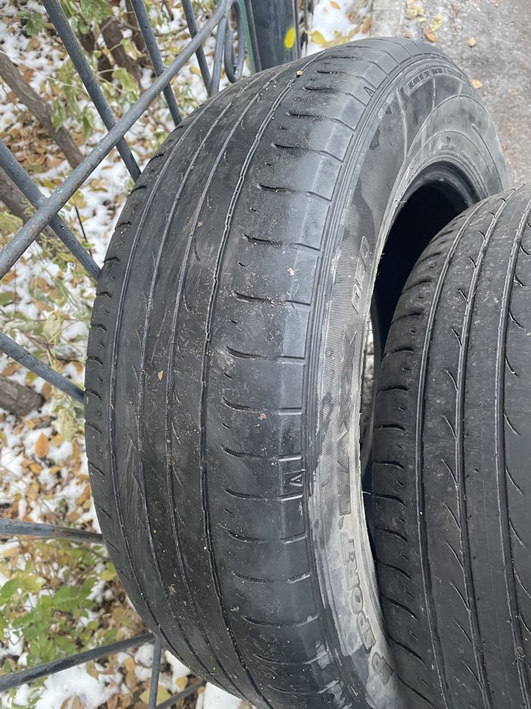 Комплект шин Dunlop 235 65 R18 летние на lexus rx.