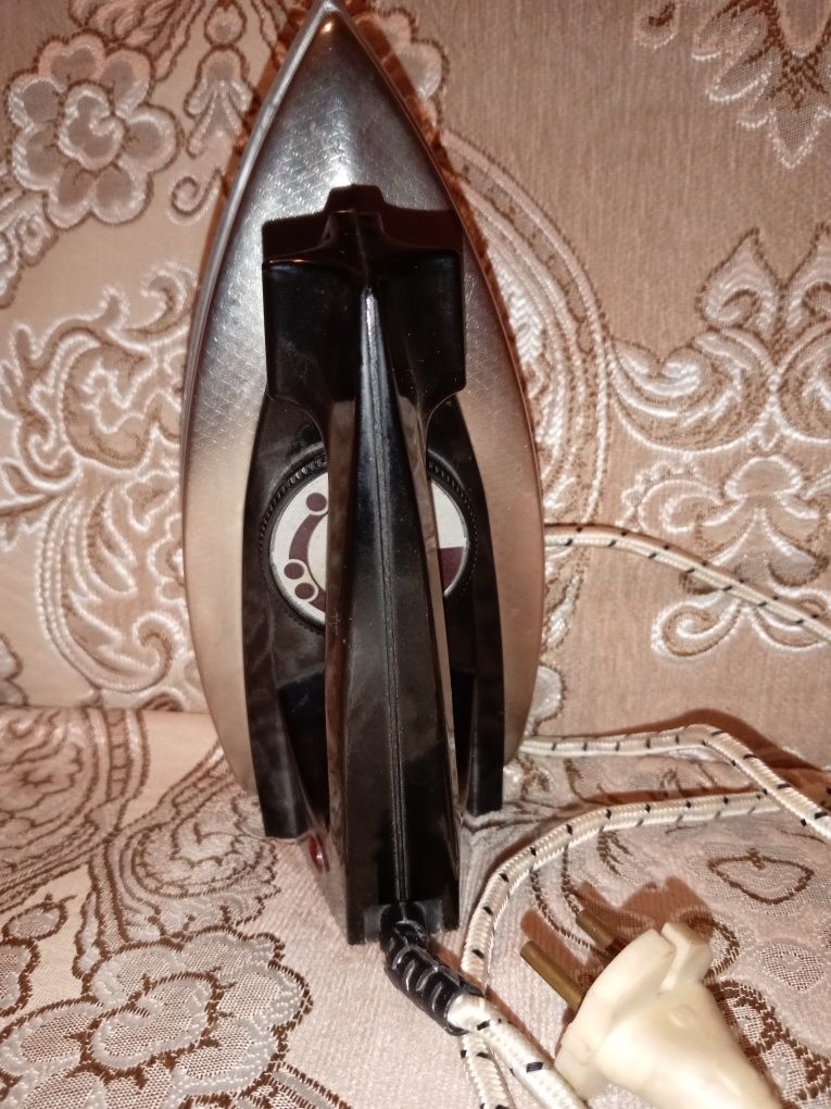 Продам утюг  22*10, гладильную доску 120*40