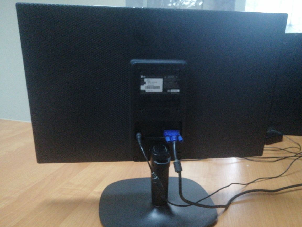 Подам монитор lg