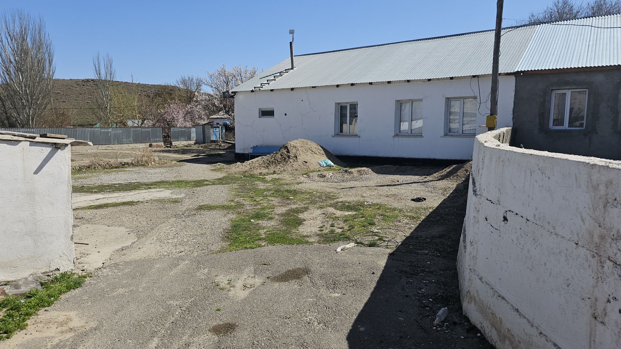 57 соттың жері бар үлкен үй сатылады