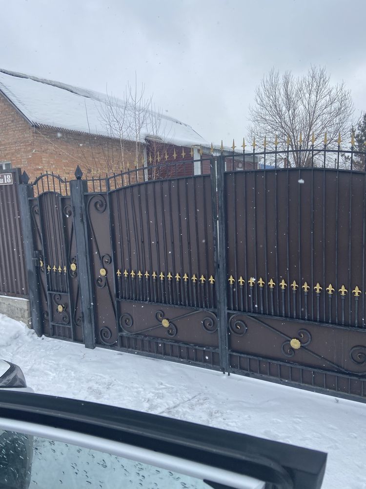 Продам Кирпичный/бетон 2 Дома в п.Красина,плюс магазин