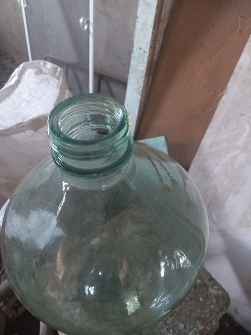 Продам бутыль стеклянный.