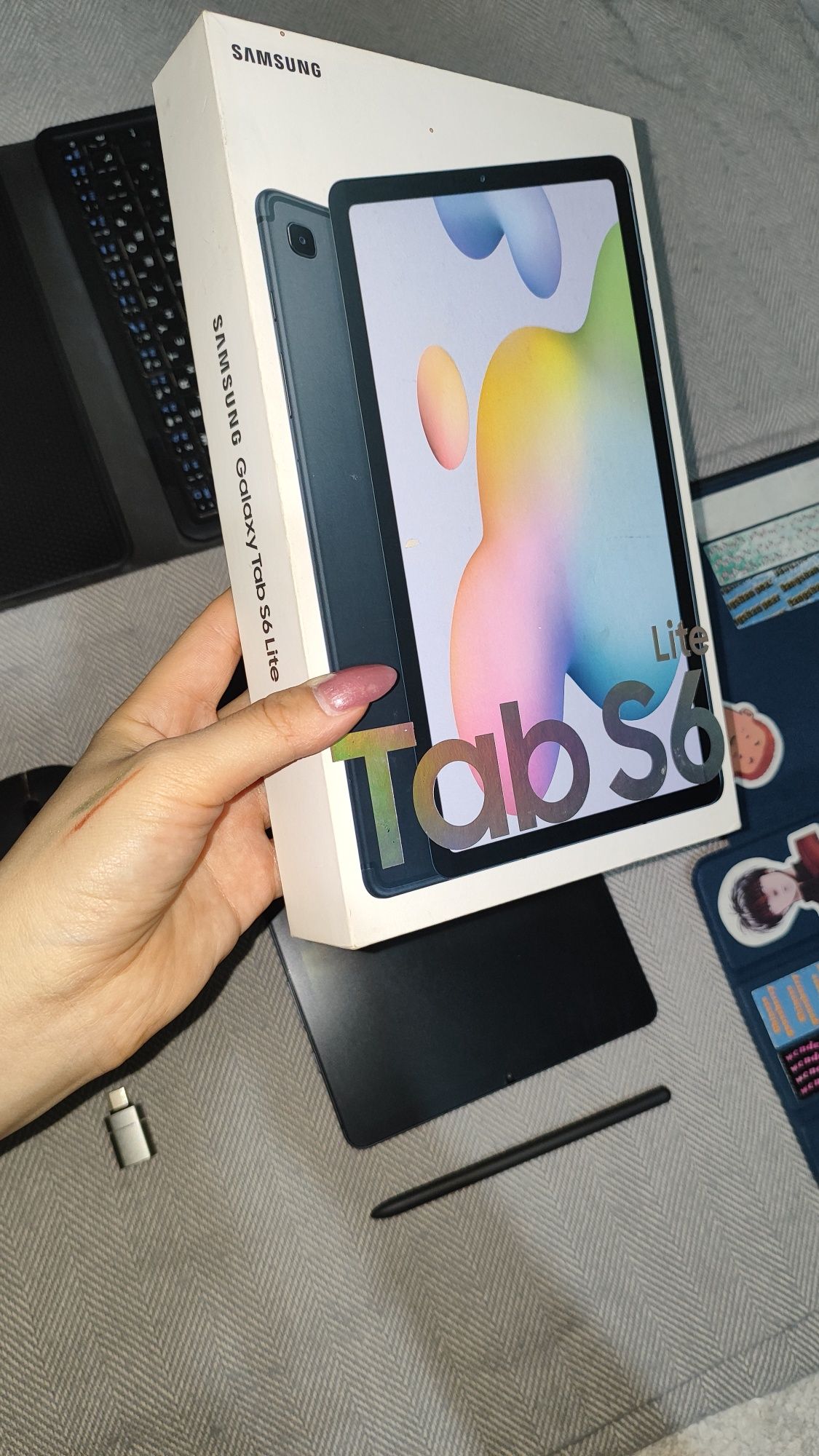 Планшет  Samsung Galaxy Tab S6 Lite 64 Гб чехлами, клавиатурой, мышкой