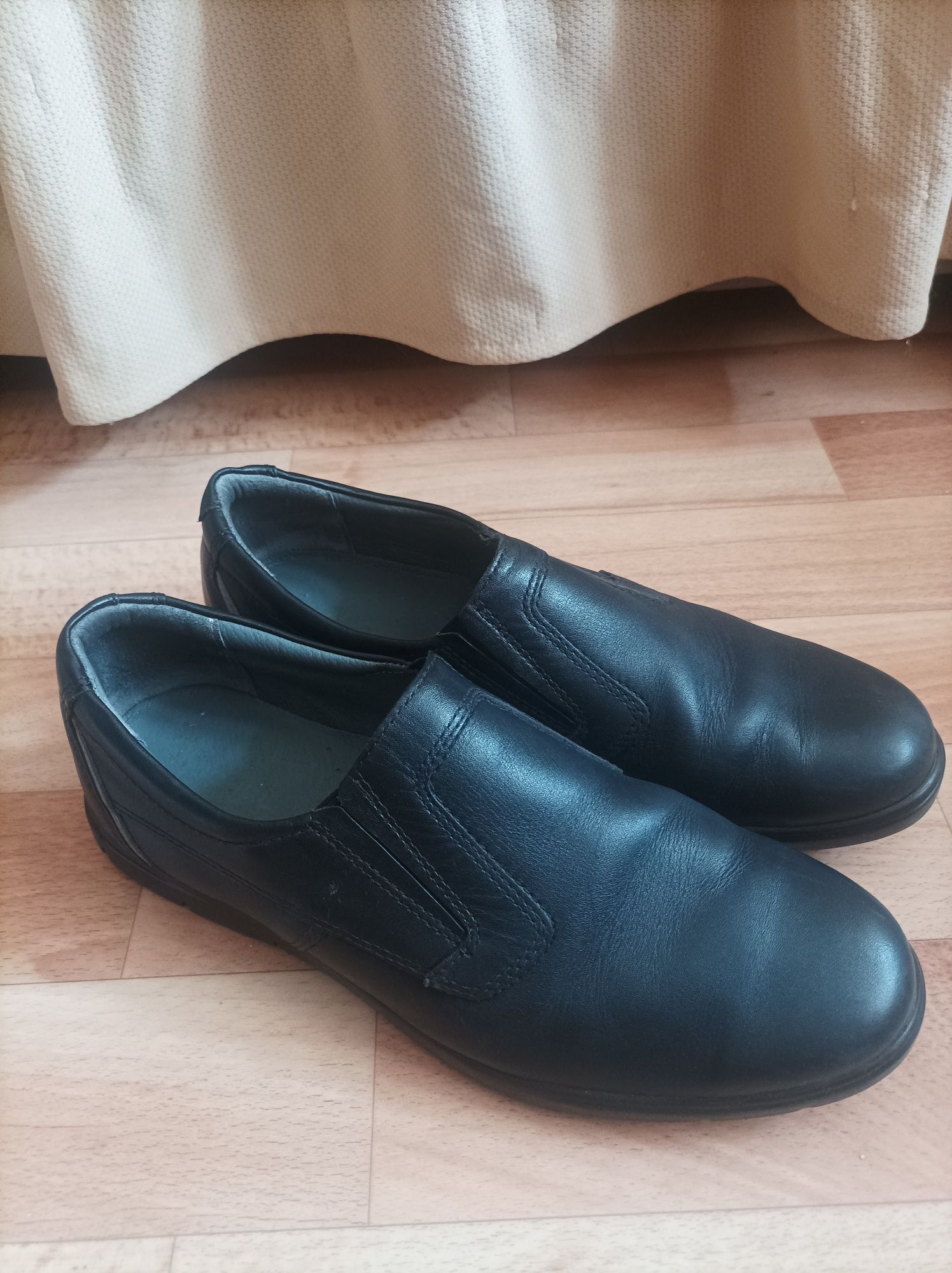 Продам туфли школьные на мальчика
