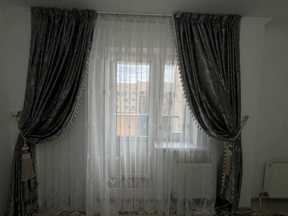 Продам шторы с тюльем,в идеальном состгяний,сшито на 3м карниз