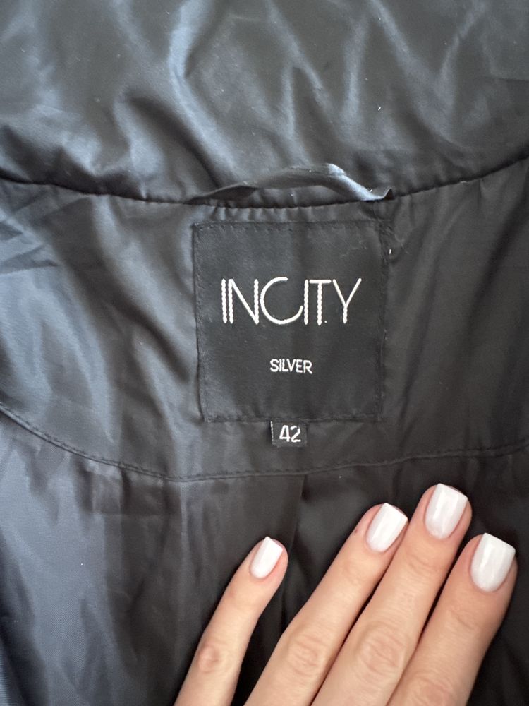 Продам куртку incity