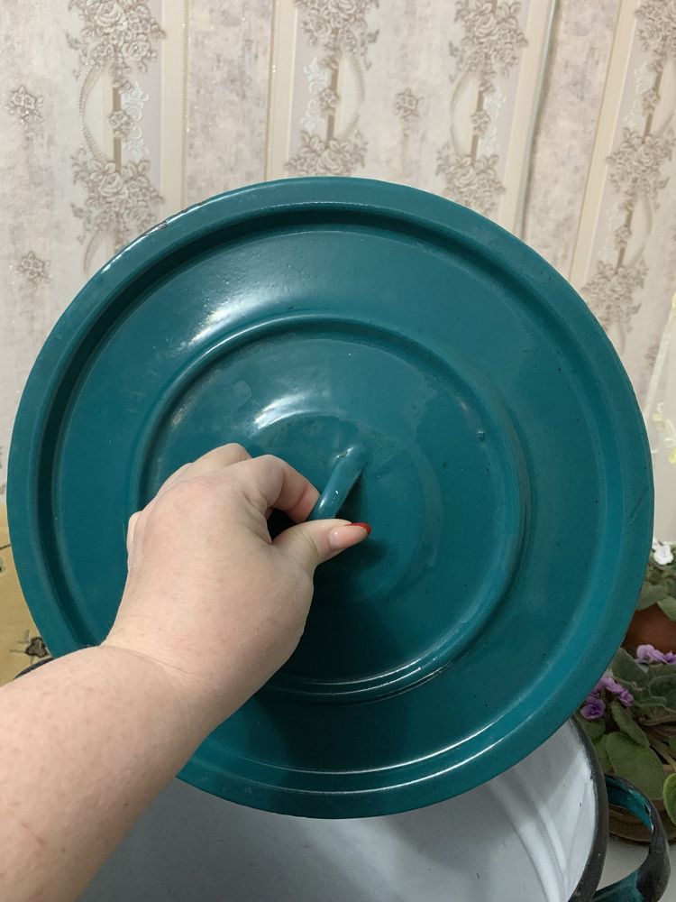 Продаю кастрюлю на 20 литров