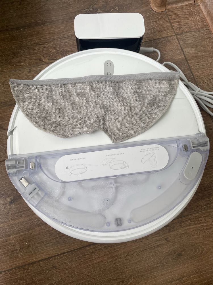 Продам робот пылесос Mi Robot Vacuum-Mop