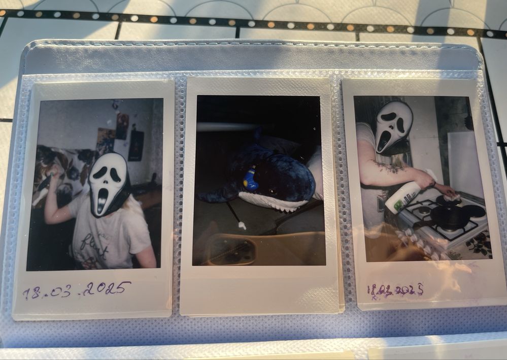 Продам палароид instax mini 12