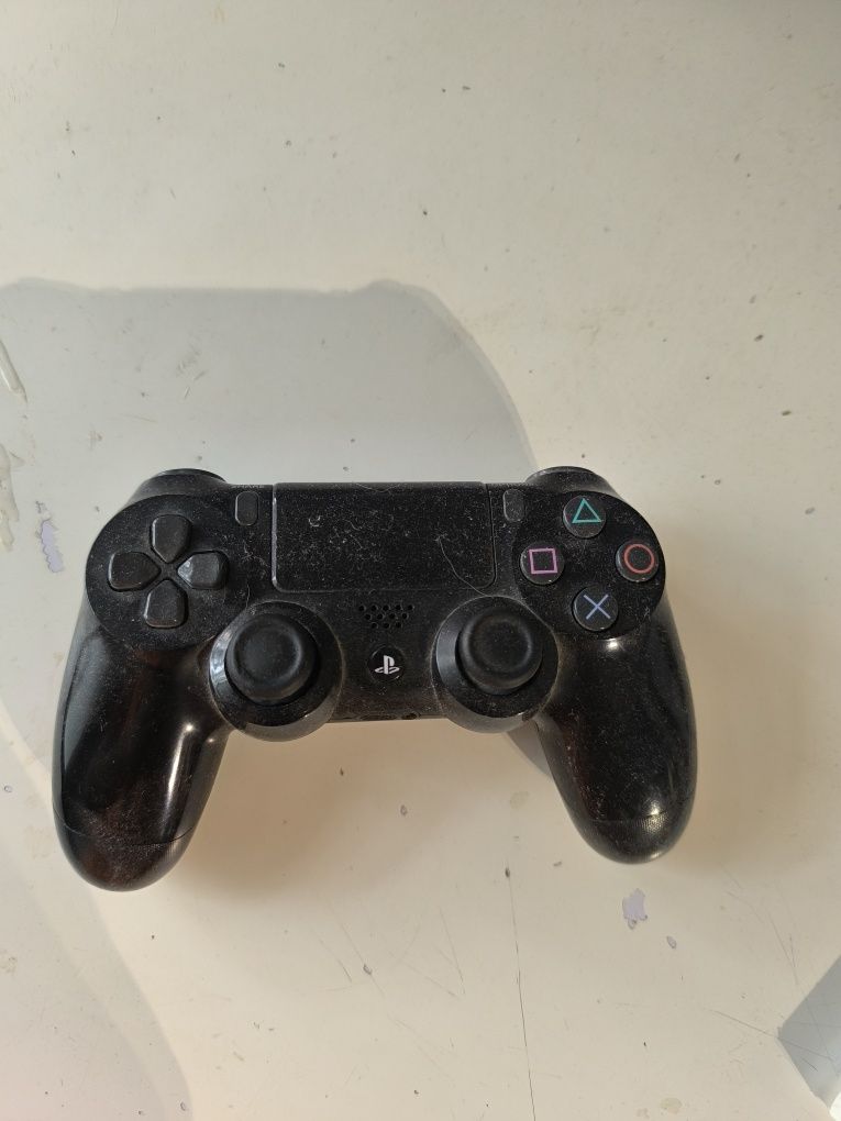 Продам Playstation 4