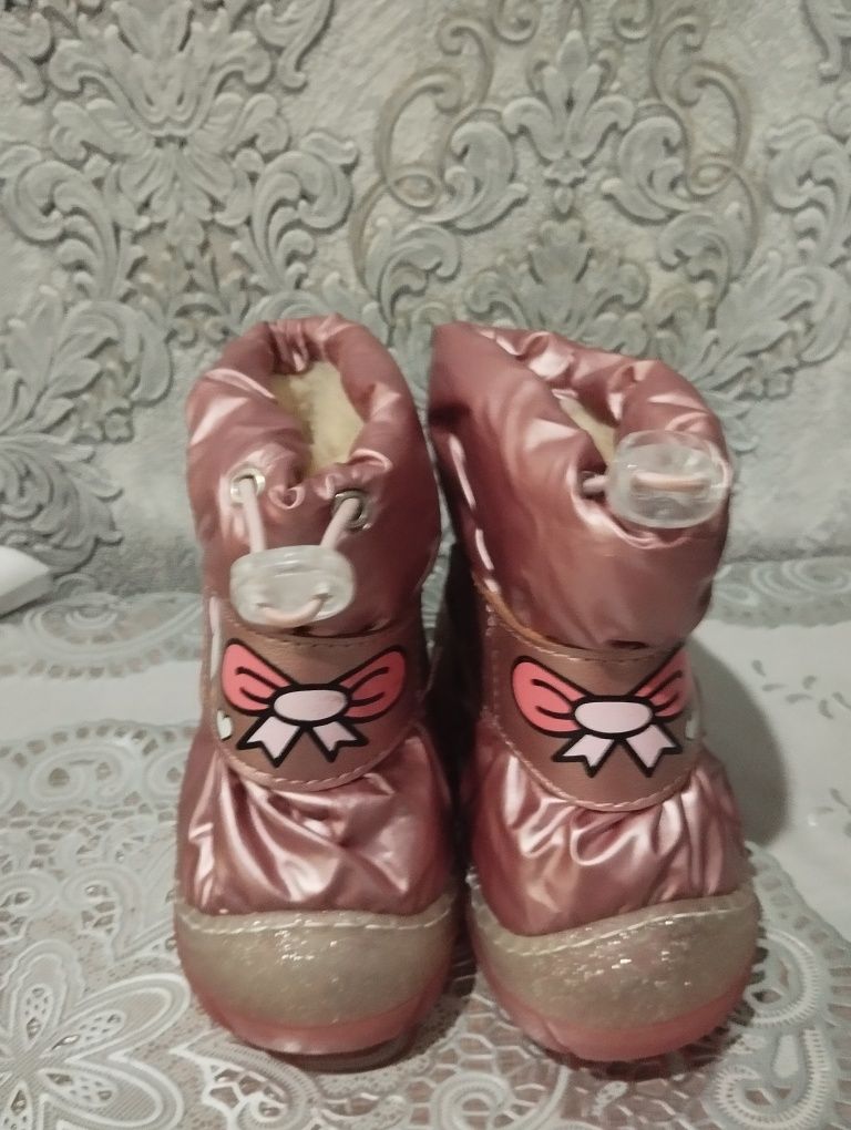 Продам детские сапожки.