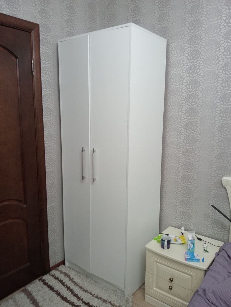 Продам двухдверный шкаф