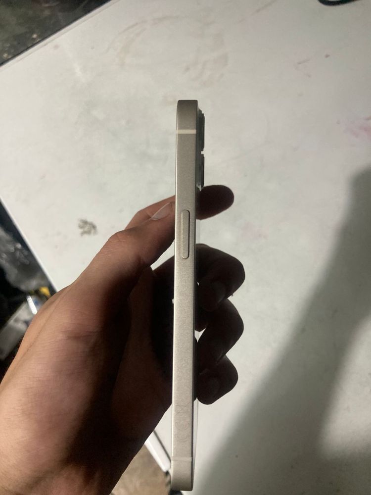 Смартфон Apple iPhone 13 128Gb белый,аккум 99%
