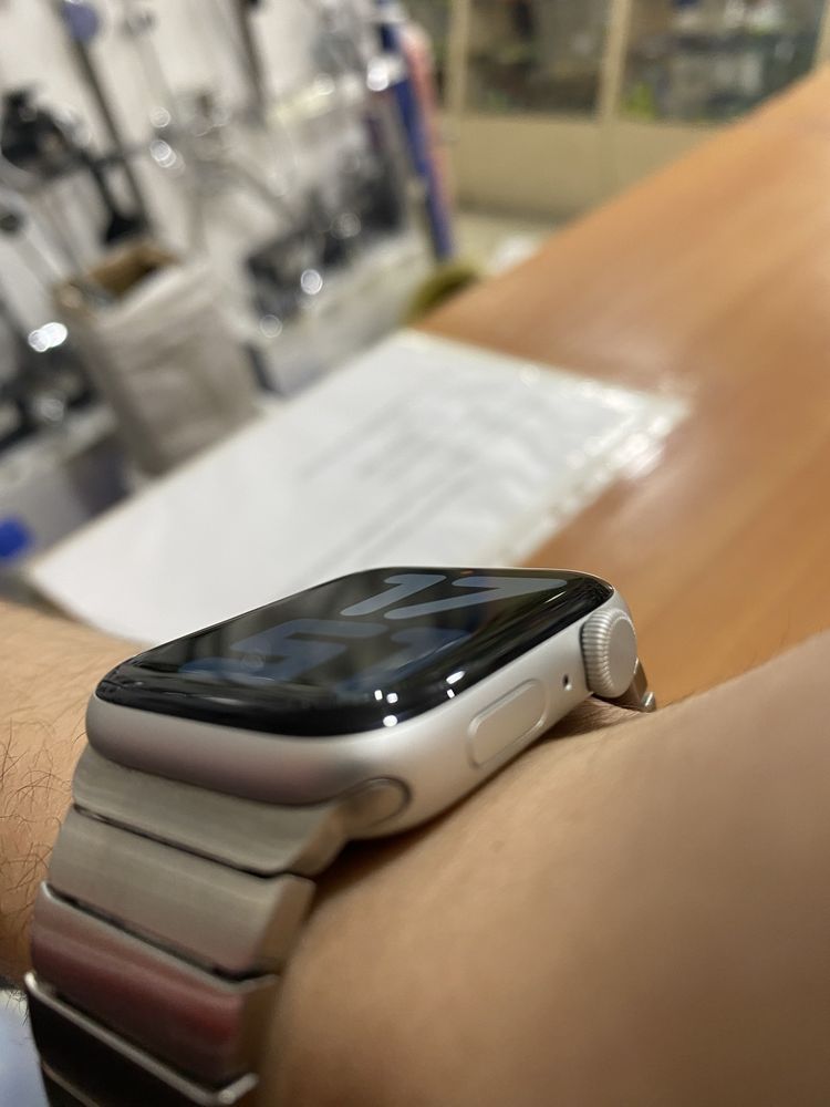 Смарт-часы Apple Watch SE gps